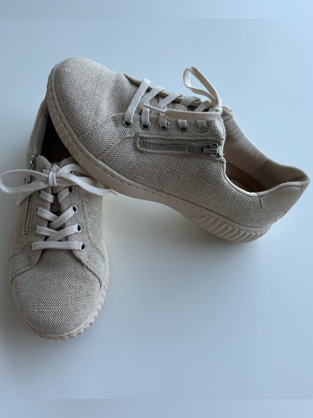 Clarks Caroline Echo Beige w/gold sparkles canvas shoes side zipper. Womens Sz 6